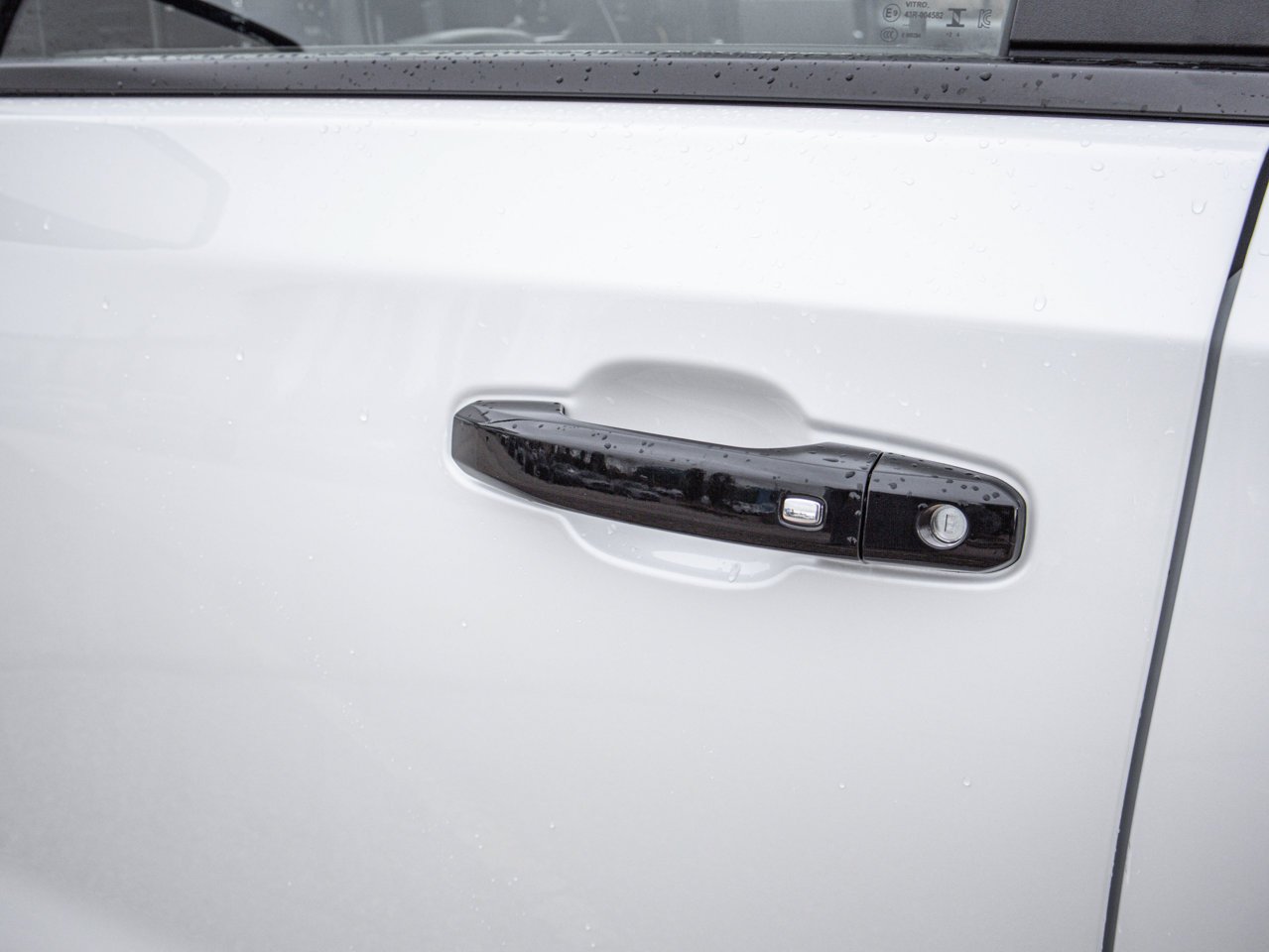 2024 Chevrolet Silverado 1500 4WD Crew Cab 147 LT Trail Boss White Sherwood Park - photo #7