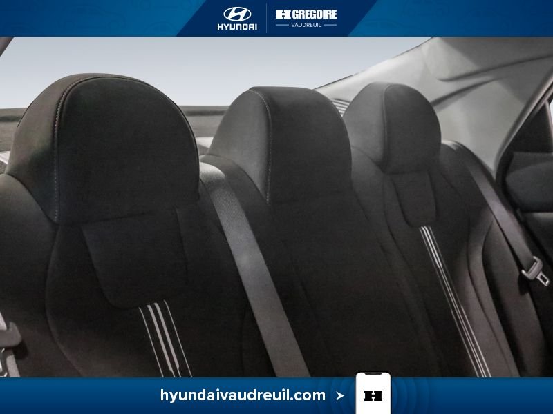 2025 Hyundai Elantra Black Laval - photo #33