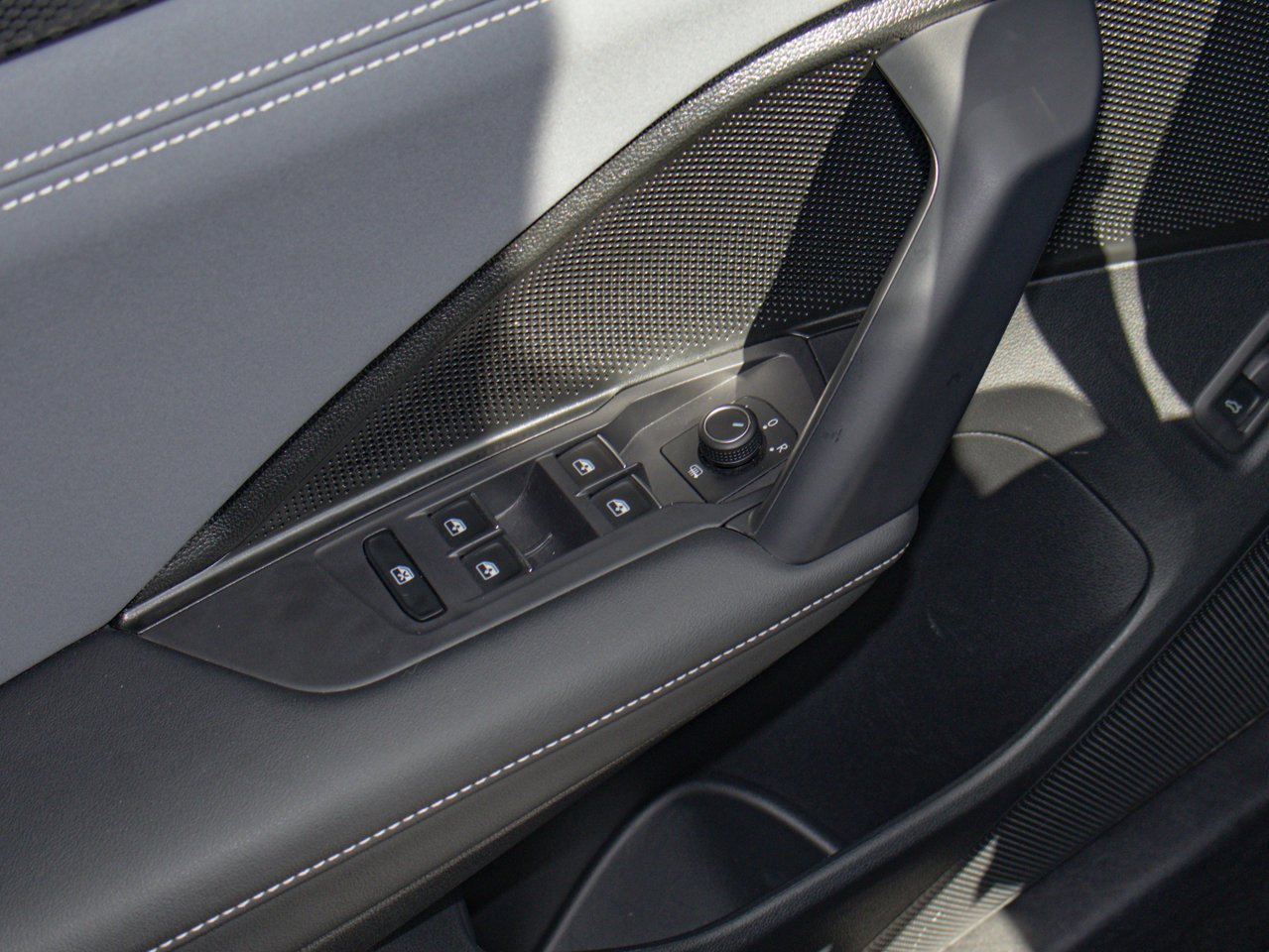 2026 Volkswagen Tiguan Comfortline 4MOTION Black Sherwood Park - photo #18