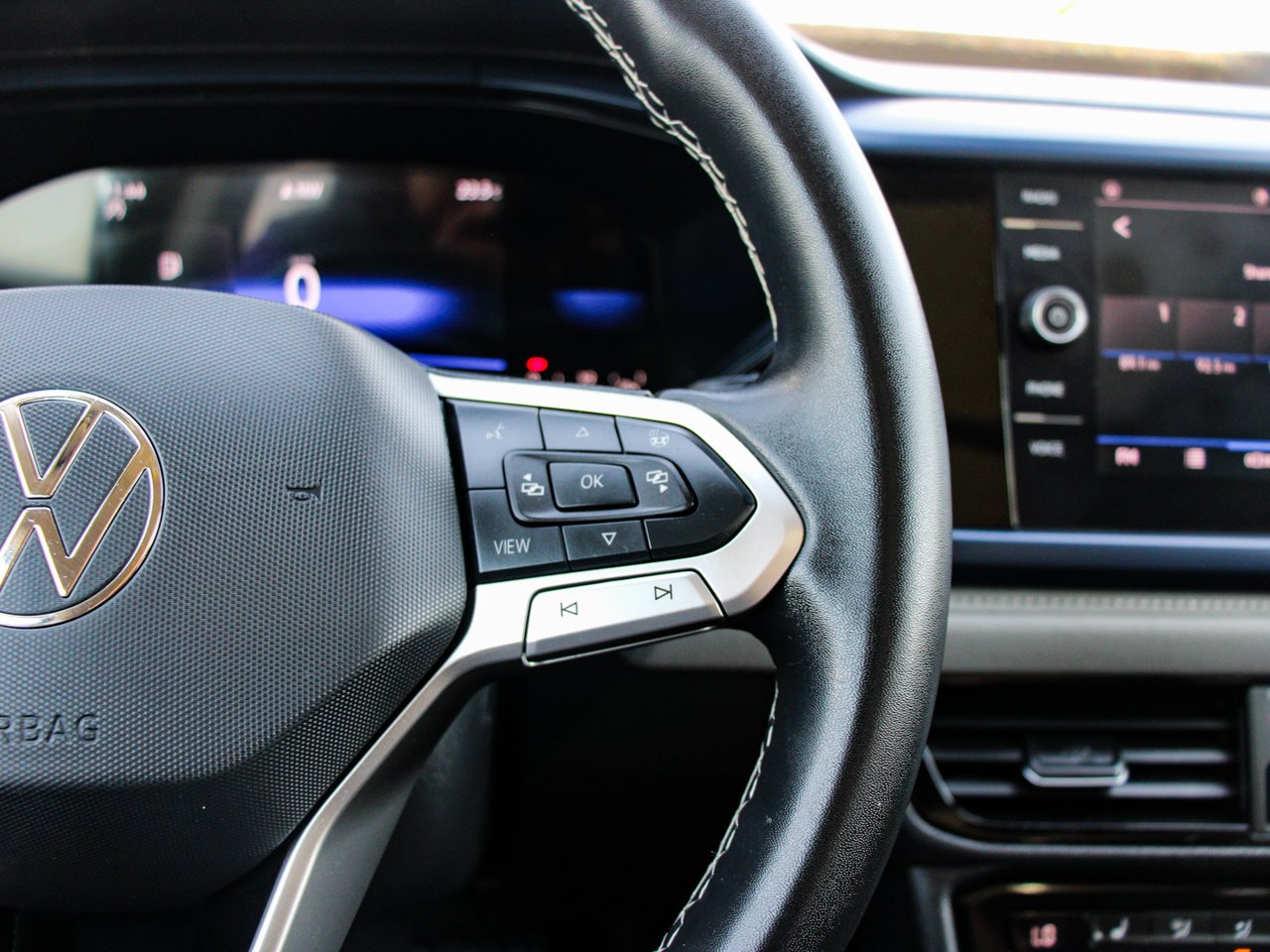 2024 Volkswagen Taos Comfortline FWD Grey Sherwood Park - photo #20
