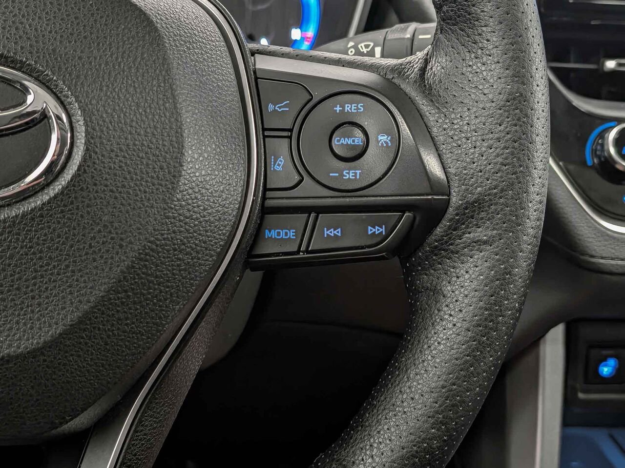 Toyota Corolla Cross AWD XLE AWD Cuir Toit Ouvrant Volant Chauffant 2022 Gris Sherbrooke - photo #16