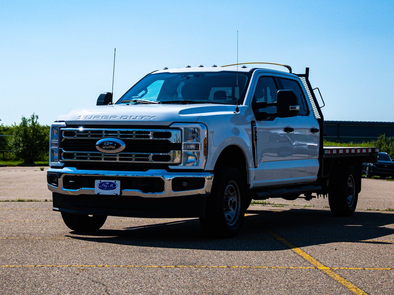 2024 Ford Super Duty F-350 SRW XL 4WD Crew Cab 179 WB 60 CA White Sherwood Park - photo #3