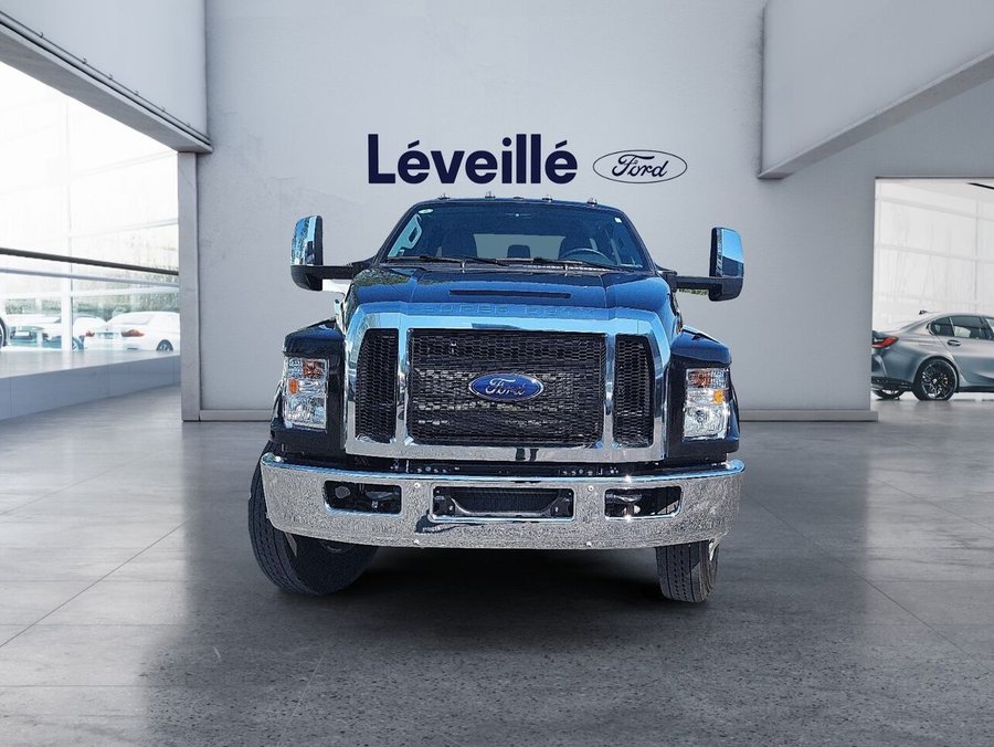 2026 Ford Super Duty F-750 Straight Frame SUPER CAB DOCK HGT Agate Black