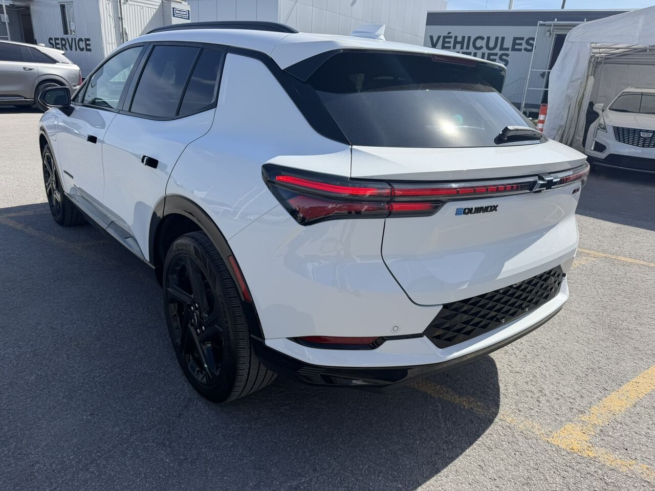 2024 Chevrolet Equinox EV 2RS White Laval - photo #11