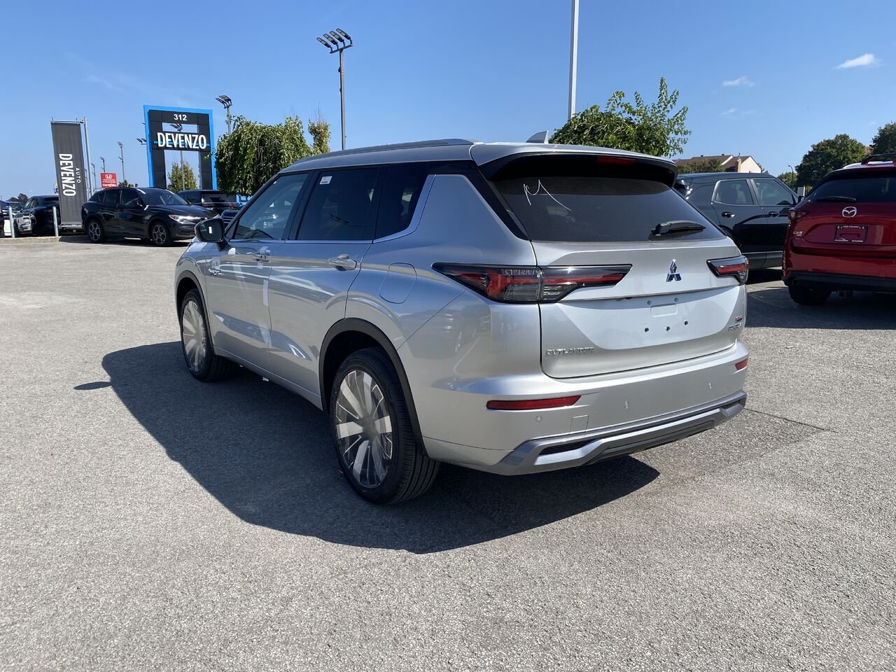 2026 Mitsubishi Outlander Plug-In Hybrid Sterling Silver Saint-Eustache - photo #3