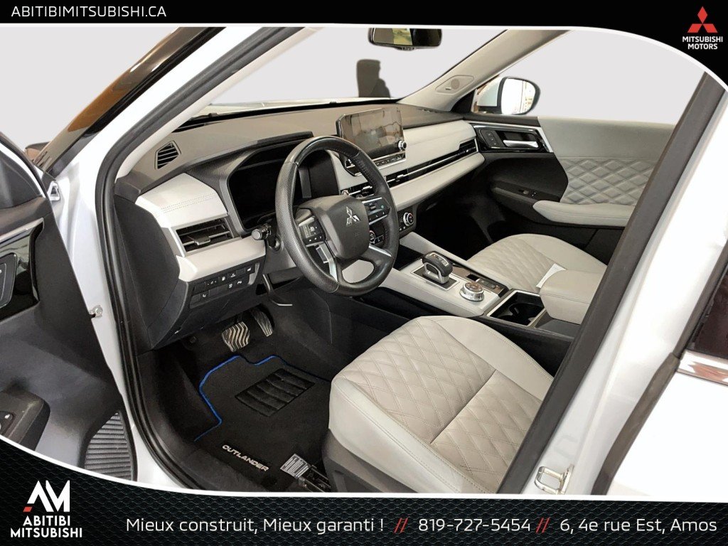 2023 Mitsubishi Outlander Plug-In Hybrid White Amos - photo #8