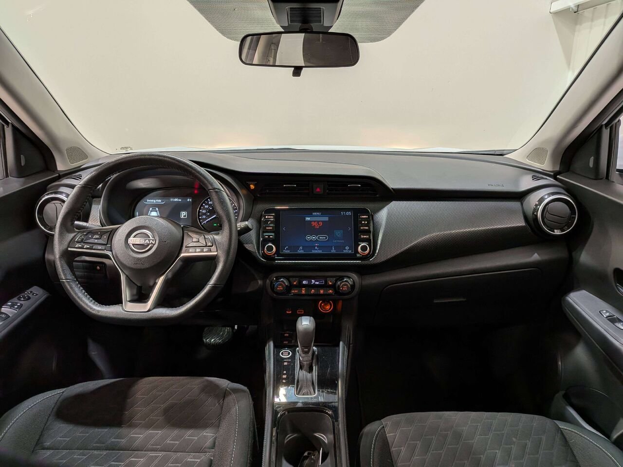 Nissan Kicks Play SV FWD 2025 Blanc Mirabel - photo #11