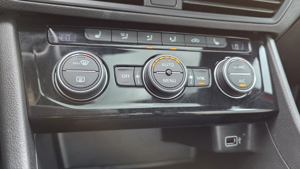Volkswagen JETTA HIGHLINE 2019 Rouge Mont-Laurier - photo #24