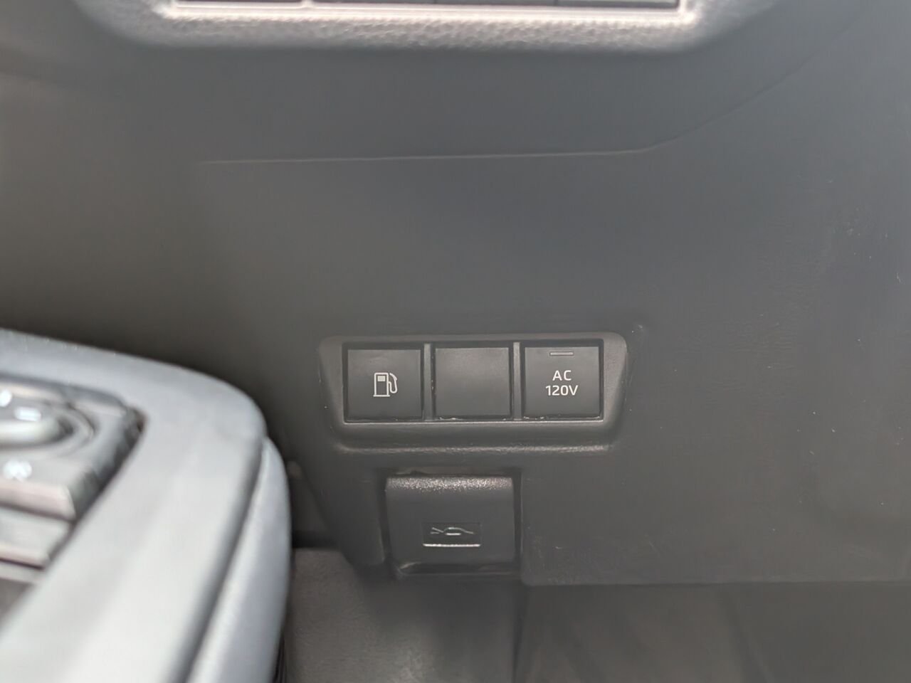 2026 Toyota Prius hybride branchable JTDACACU0T3059777 Red Sherbrooke - photo #13