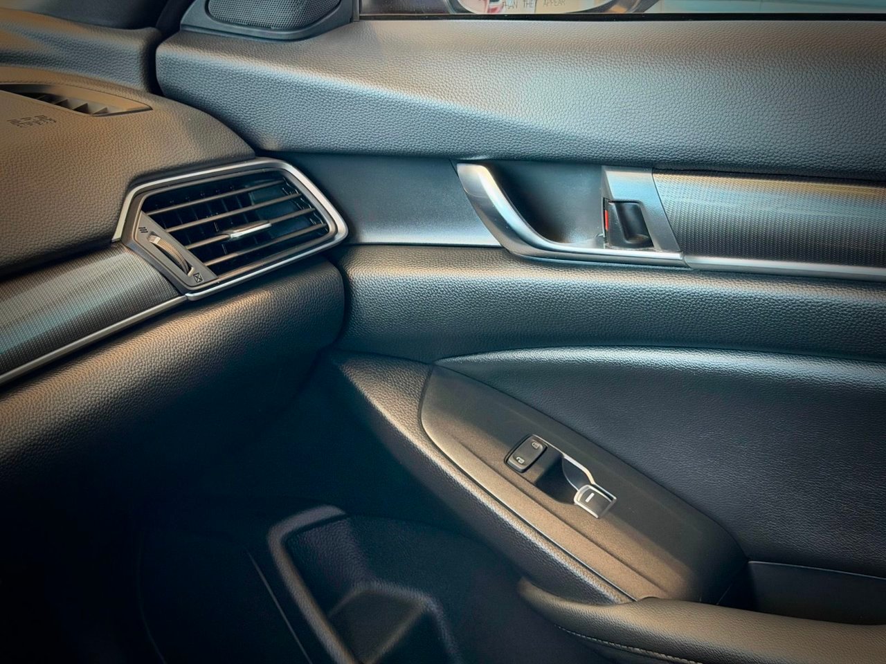 2019 Honda Accord Sedan Red Notre-Dame-des-Prairies - photo #24