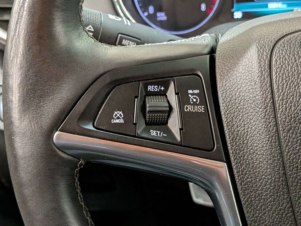 2018 Buick Encore FWD 4dr Essence White Val-David - photo #31