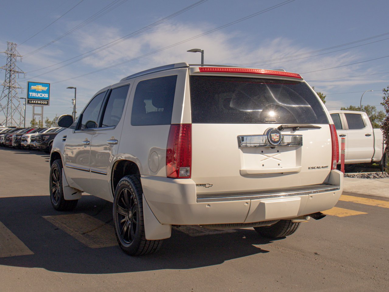 2008 Cadillac Escalade AWD 4dr White Sherwood Park - photo #7