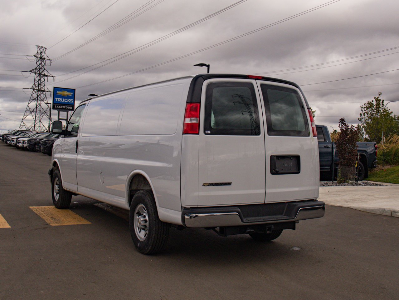 2025 Chevrolet Express Cargo Van RWD 3500 155 White Sherwood Park - photo #7