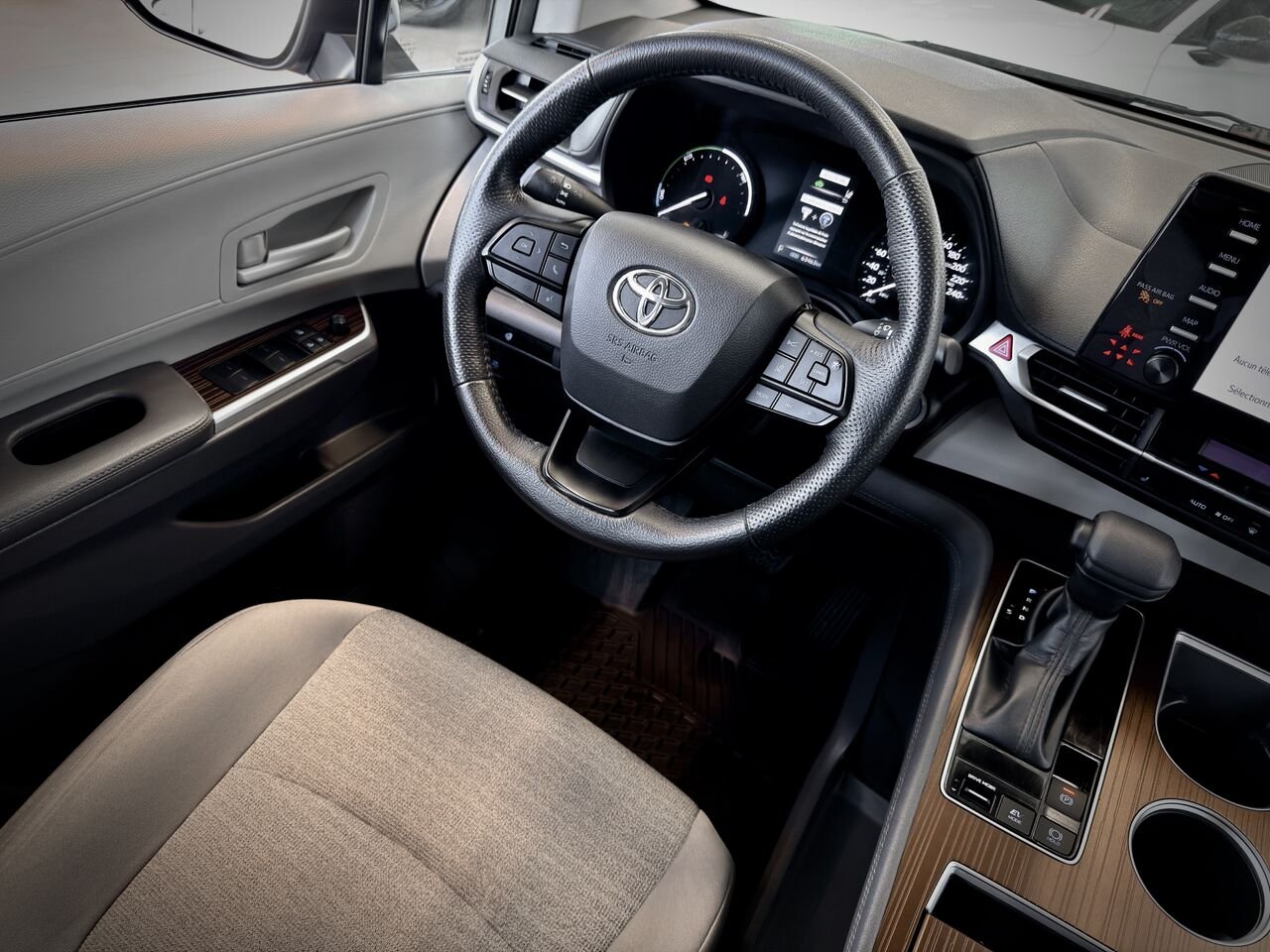 2022 Toyota Sienna Silver Notre-Dame-des-Prairies - photo #14