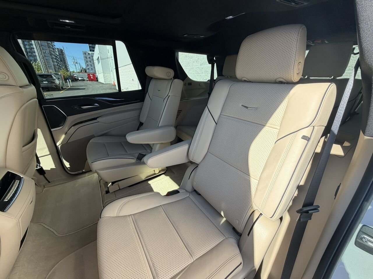 2023 Cadillac Escalade PREMIUM LUXURY AWD FINANCEMENT À PARTIR 3.99% White Laval - photo #10