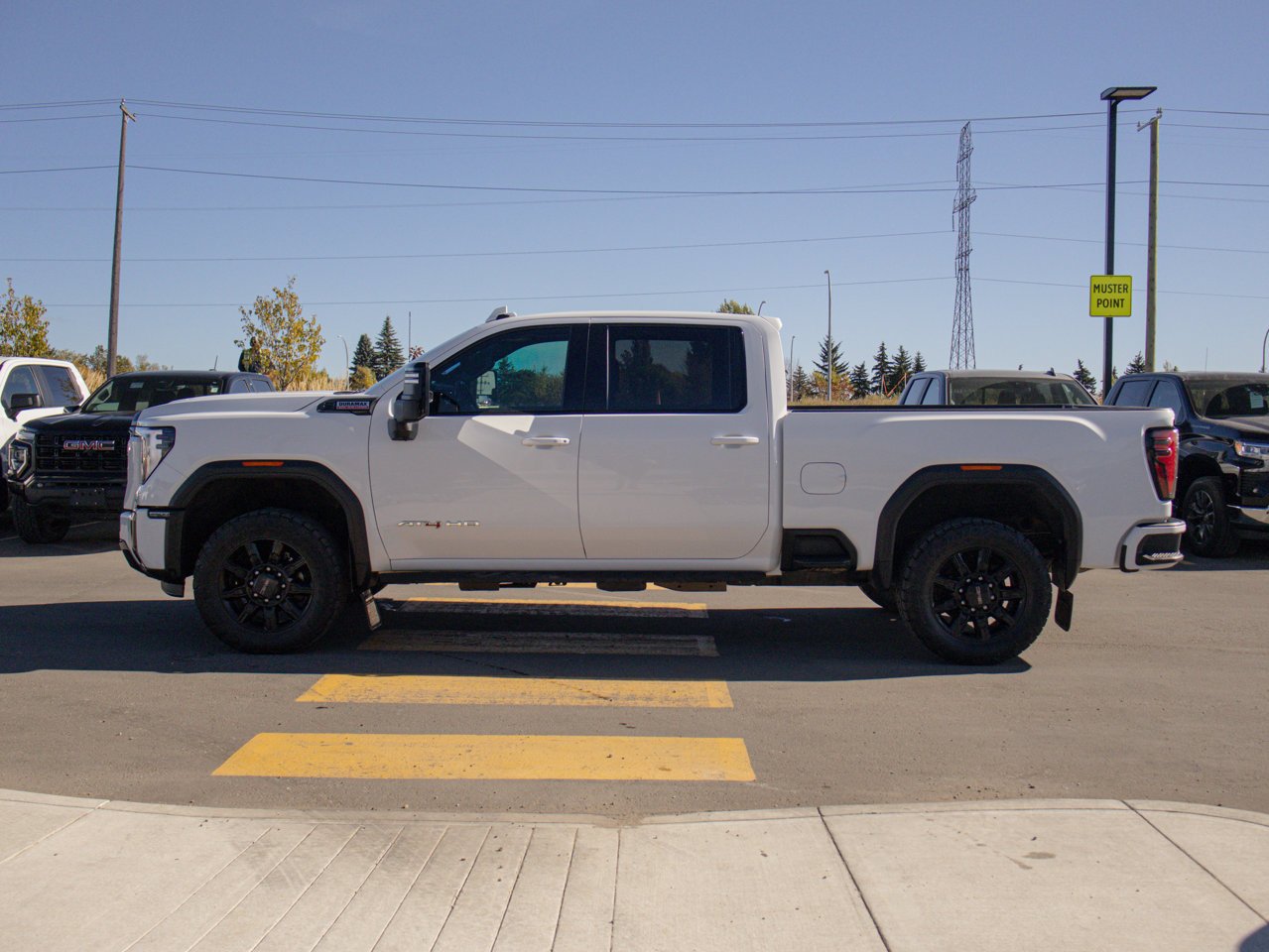 2024 GMC Sierra 2500HD 4WD Crew Cab 159 AT4 White Sherwood Park - photo #6
