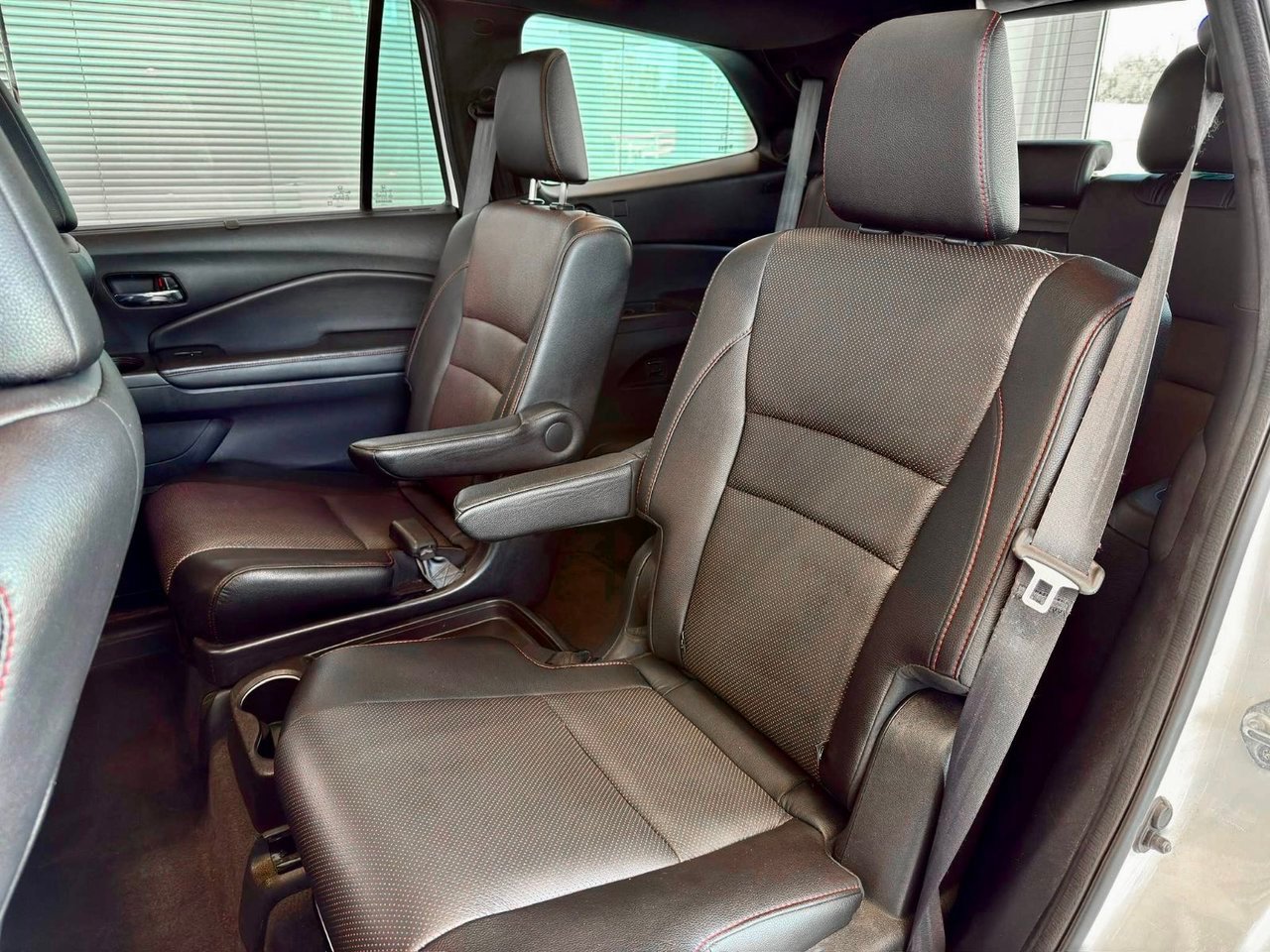 2022 Honda Pilot White Notre-Dame-des-Prairies - photo #16