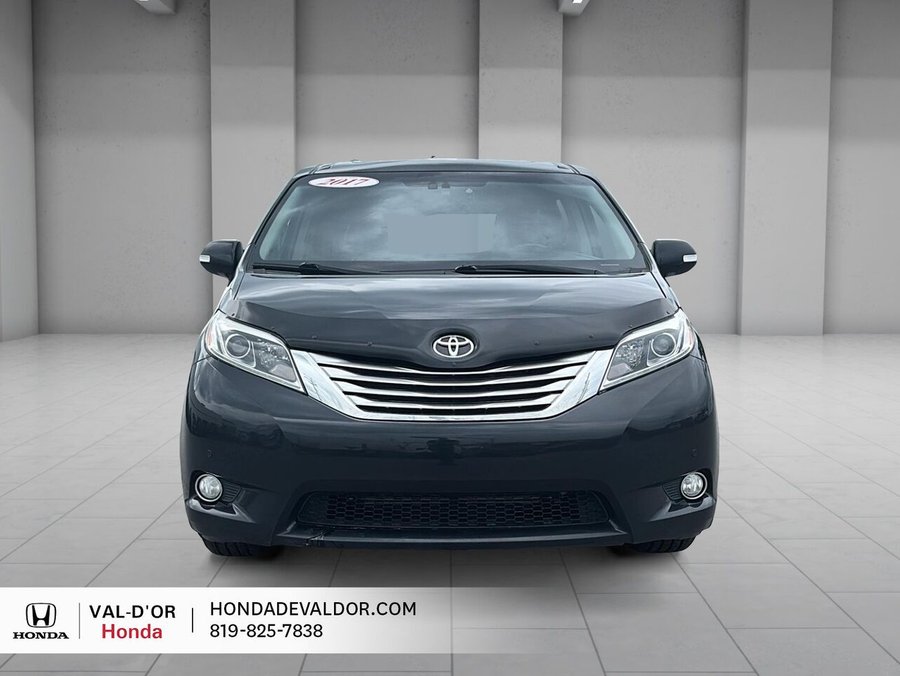 Toyota Sienna XLE 7 places 5 portes AWD 2017 2017 Noir