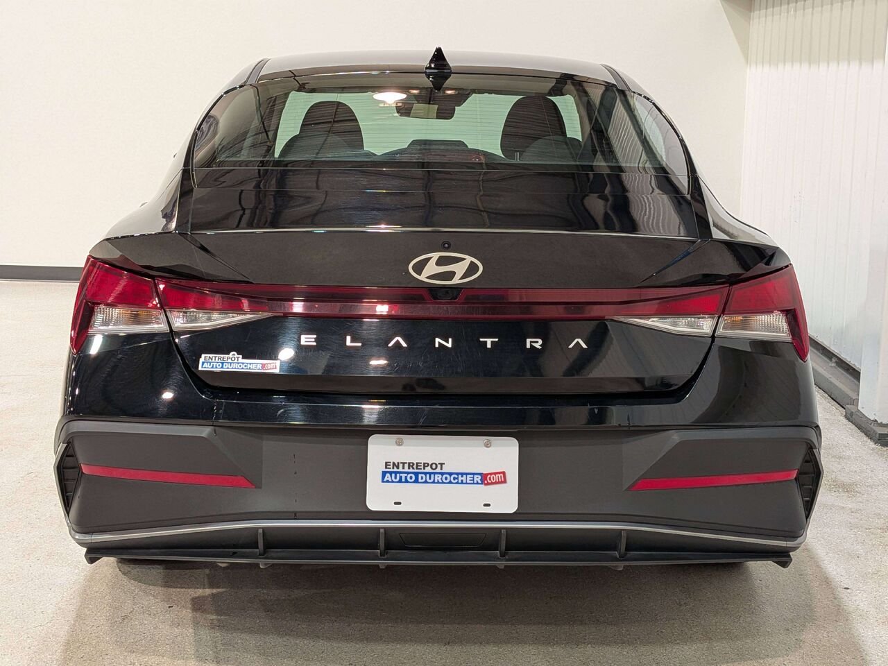2025 Hyundai Elantra Preferred IVT w/Tech Pkg Black Val-David - photo #5