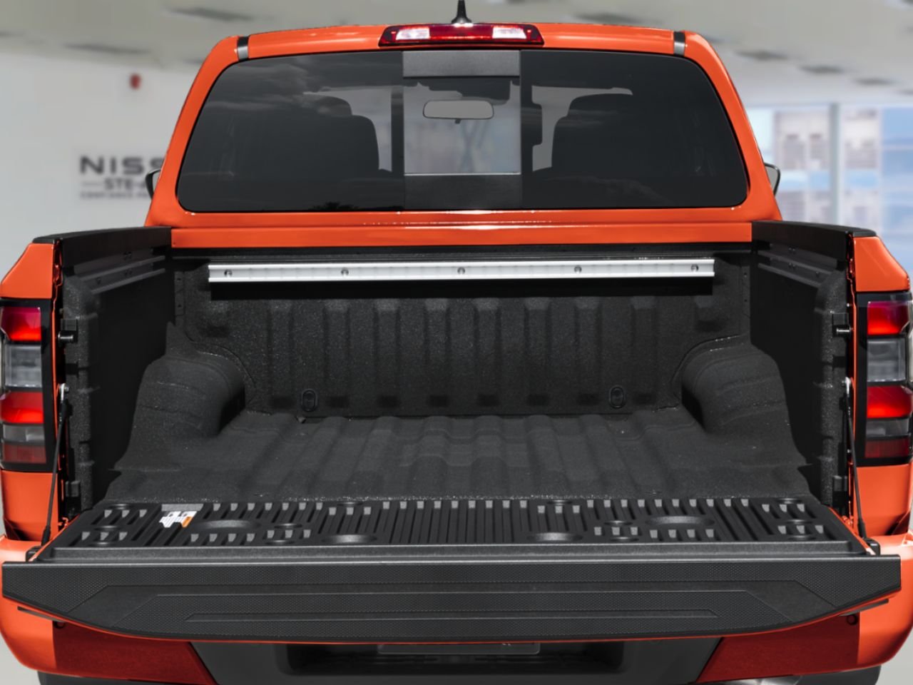 2026 Nissan Frontier Super Black Ste-Agathe des Monts - photo #8