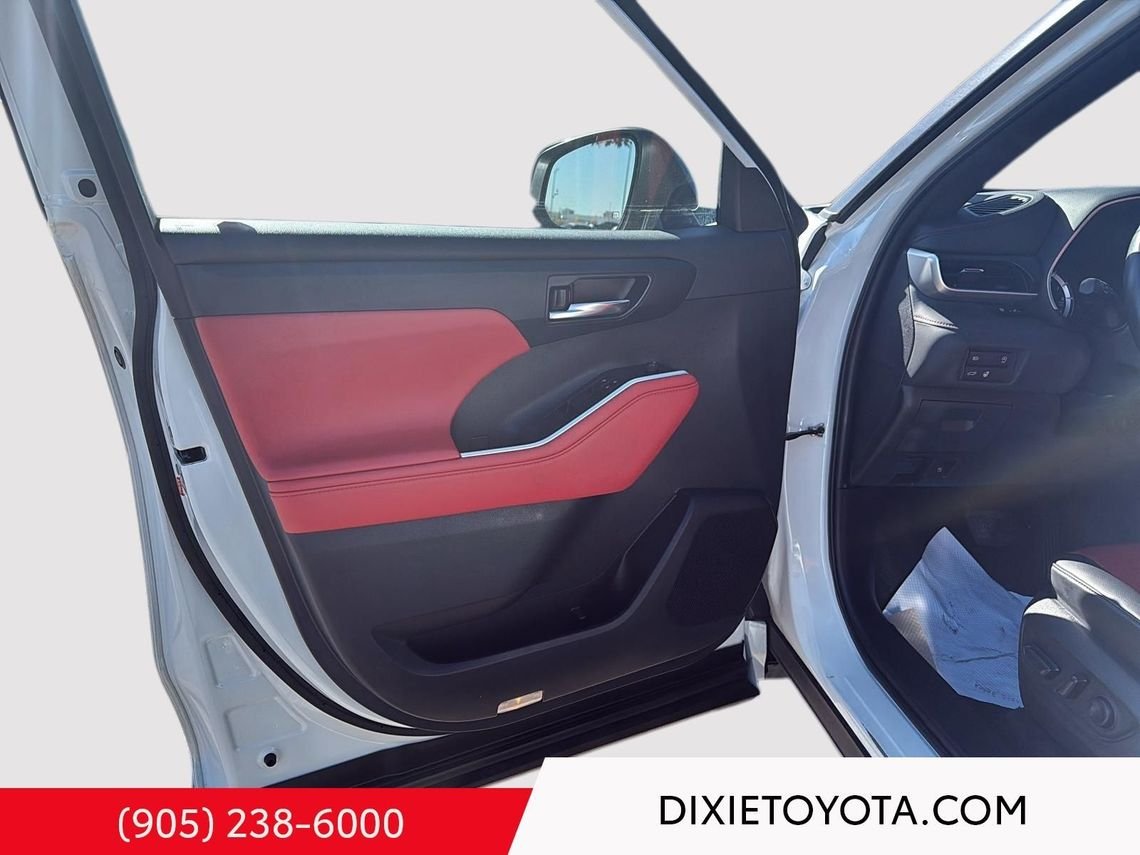 2024 Toyota Highlander Power Sunroof, Leather Interior, Heated Seats, Alloy Wheels, Heated Steering Wheel, Bluetooth Wind Chill Pearl Mississauga - photo #8