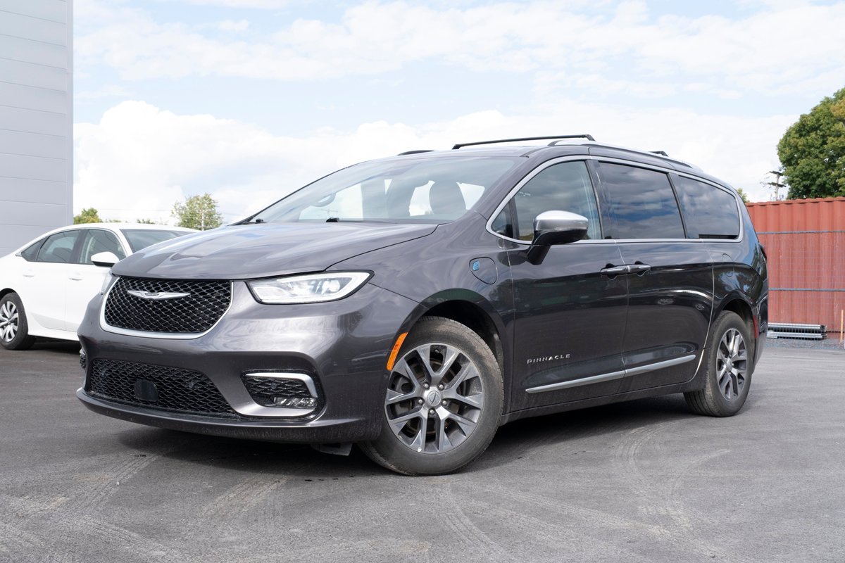 Chrysler Pacifica Hybrid 2023 Gris Gatineau - photo #0