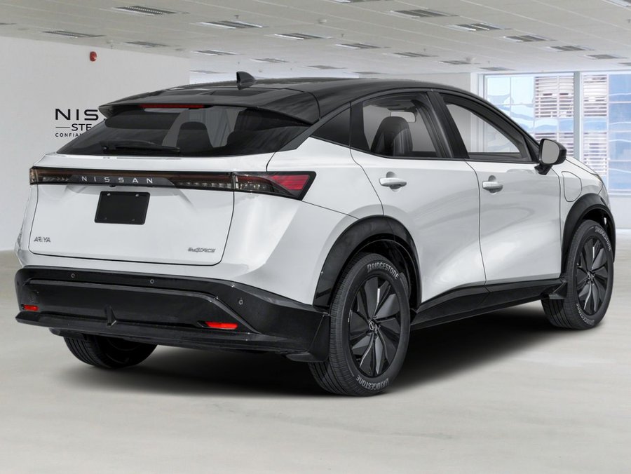 2027 Nissan ARIYA SV+ E-4ORCE | ÉLECTRIQUE | TRACTION INTÉGRALE | CUIR | NAVIGATION | VOLANT CHAUFFANT Everest White Pearl TriCoat/Black Diamond Metallic