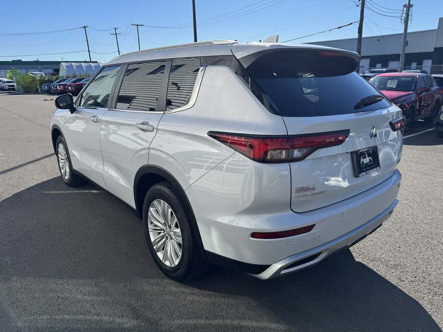 Mitsubishi Outlander LE S-AWC, 7 passagers, Siège électrique 2024 Blanc