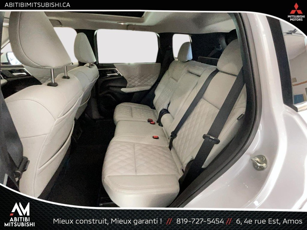 2023 Mitsubishi Outlander Plug-In Hybrid White Amos - photo #19