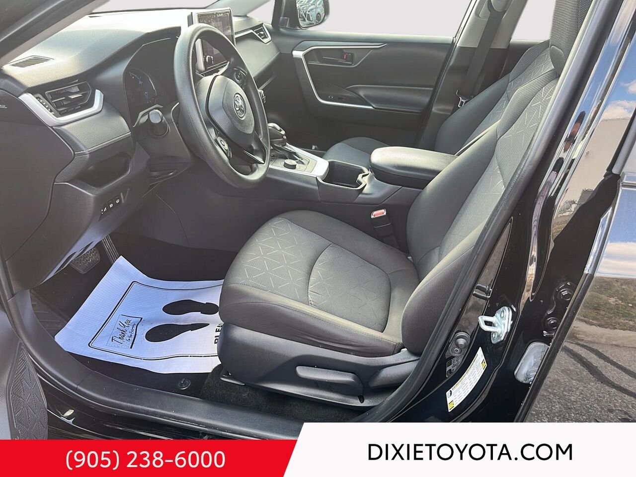 2025 Toyota RAV4 HYBRID LE AWD / CLEAN CARFAX / HEATED SEATS / TOYOTA SAFETY SENSE / CARPLAY AND ANDROID AUTO Black Mississauga - photo #11
