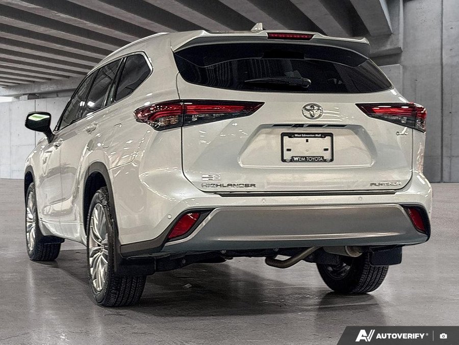 2025 Toyota Highlander Hybrid Limited White