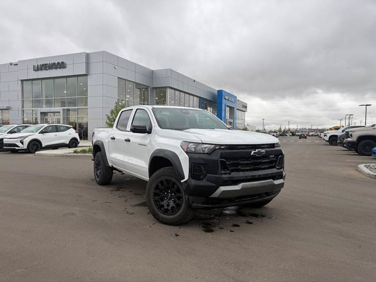 2024 Chevrolet Colorado 4WD Crew Cab Trail Boss White Sherwood Park - photo #1