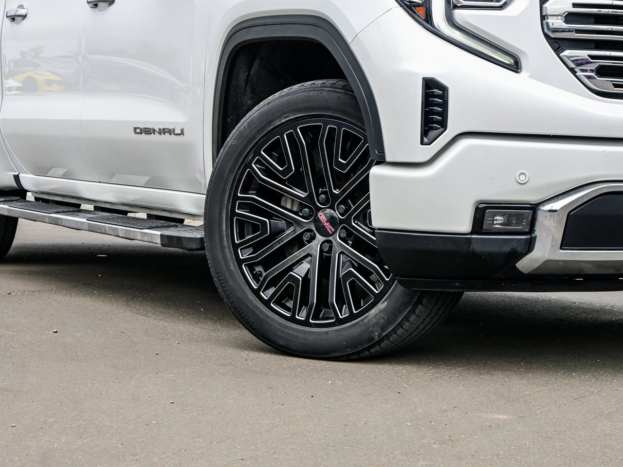 2024 GMC Sierra 1500 4WD Crew Cab 147 Denali White Sherwood Park - photo #5