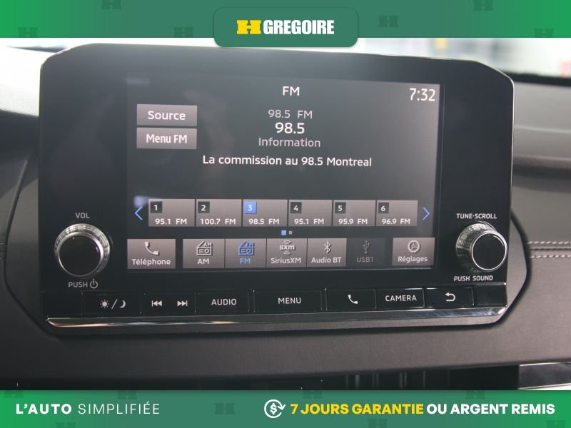 2023 Mitsubishi Outlander Plug-In Hybrid Red Blainville - photo #11