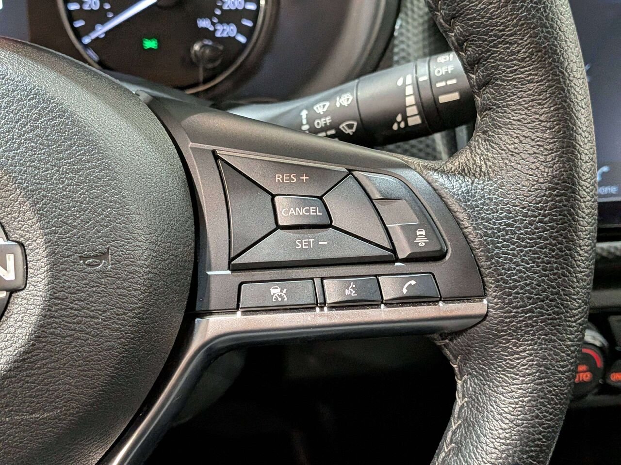 Nissan Kicks Play SV FWD 2025 Blanc Mirabel - photo #14