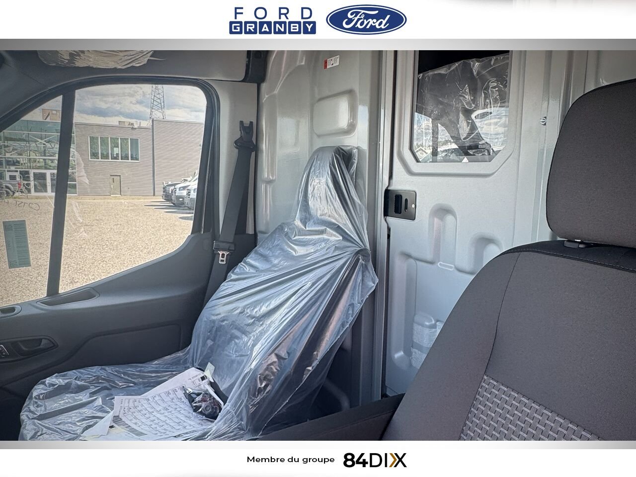 2025 Ford E-TRANSIT FOURGONNETTE UTILITAIRE Black Granby - photo #6