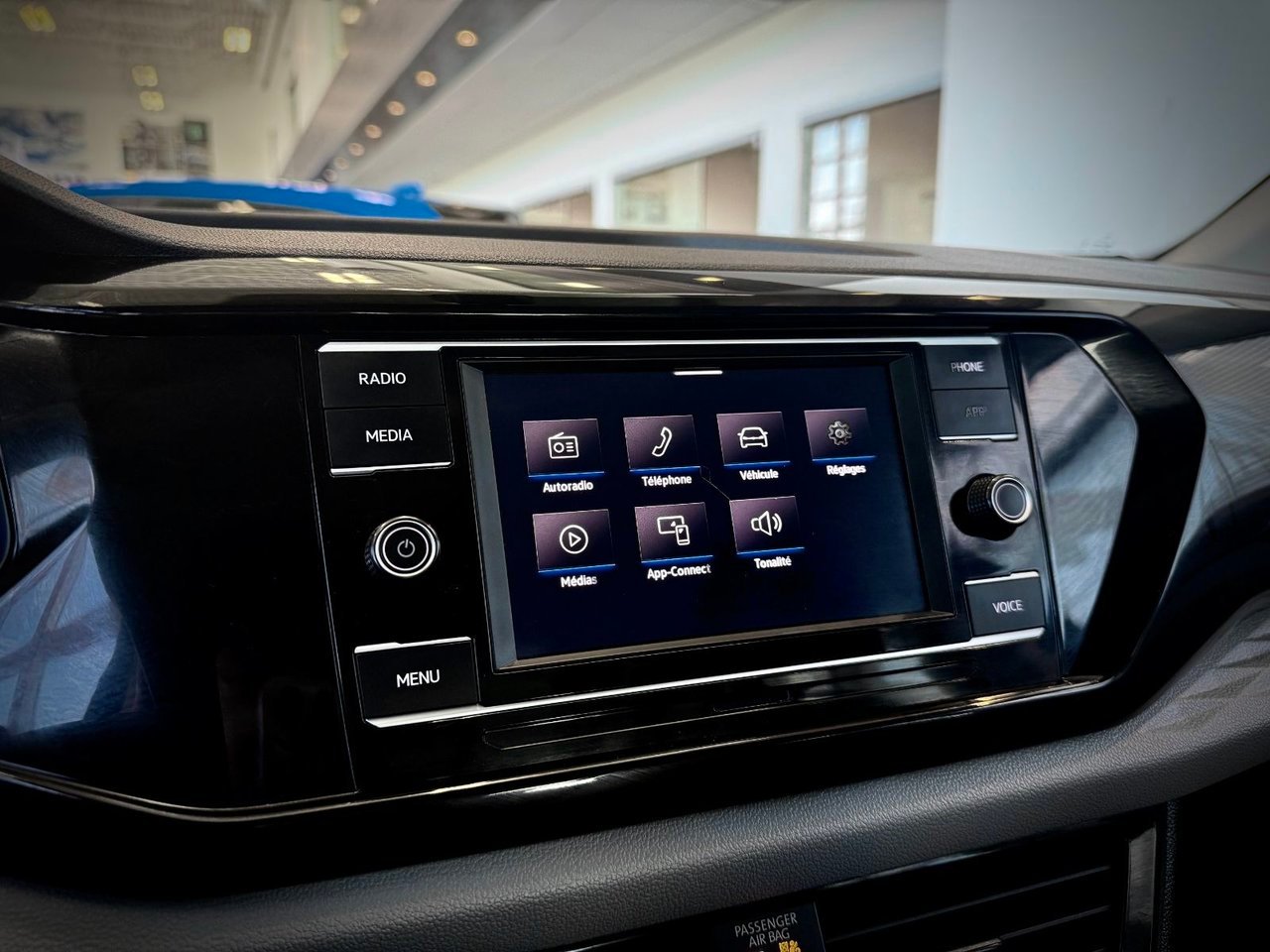 2024 Volkswagen Taos Black Notre-Dame-des-Prairies - photo #22