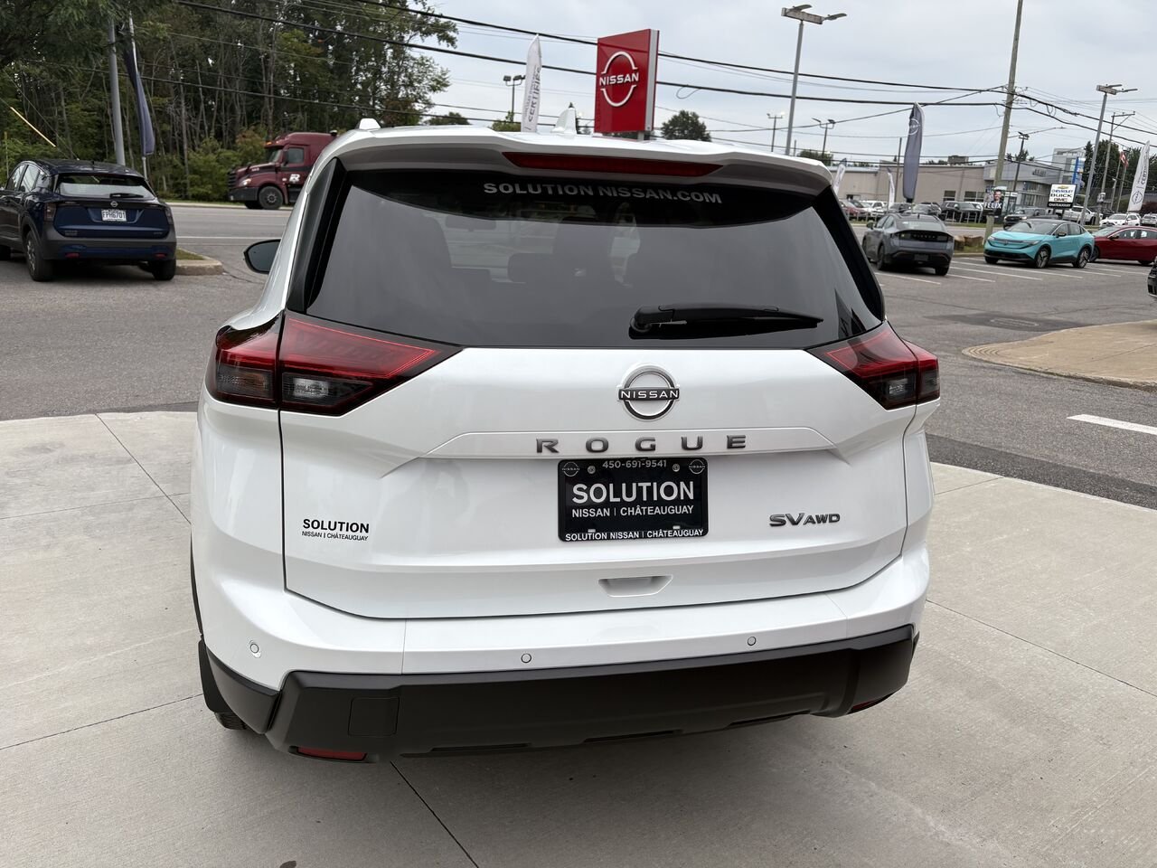 2024 Nissan Rogue SV AWD White Châteauguay - photo #6