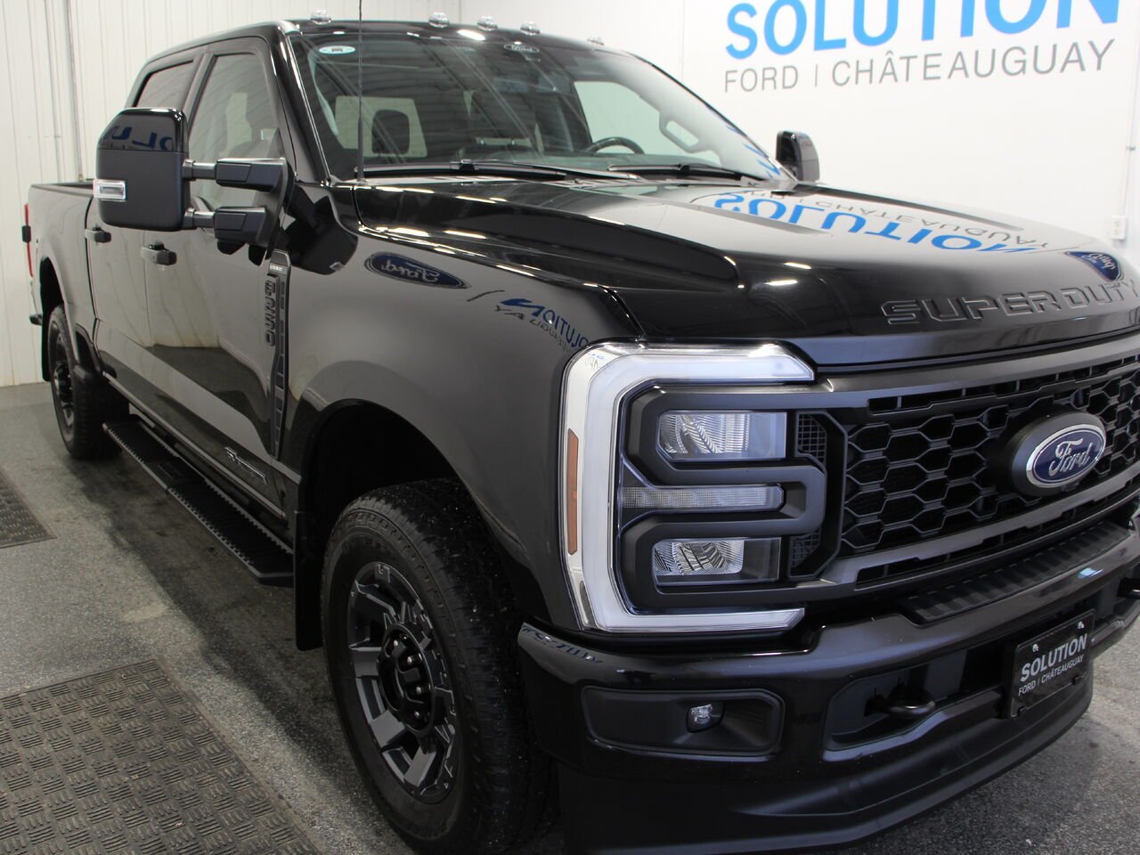 2024 Ford Super Duty F-250 SRW LARIAT Black Saint-Eustache - photo #1