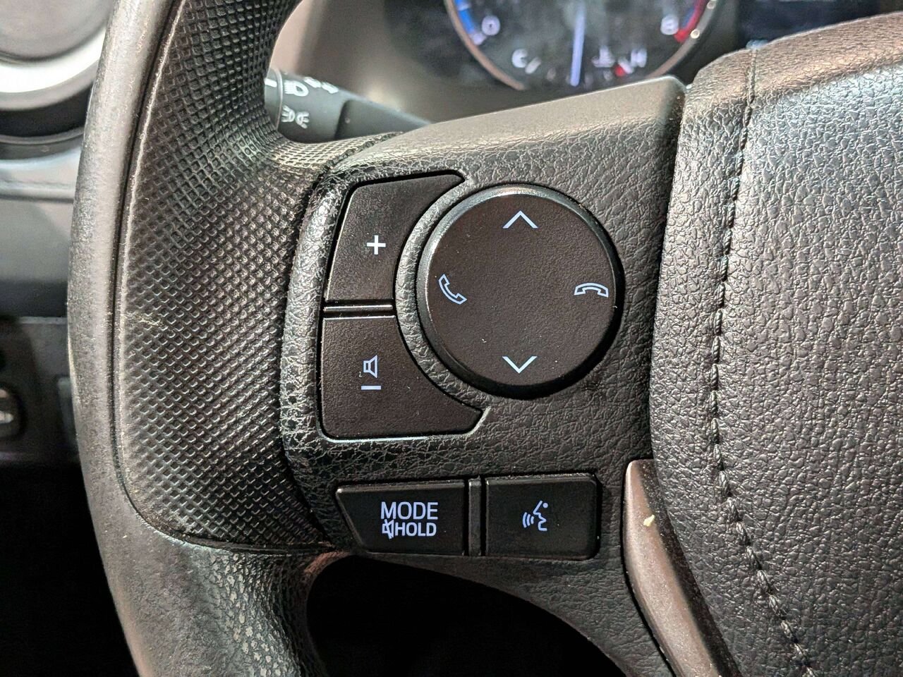 2018 Toyota RAV4 FWD LE Grey Val-David - photo #14
