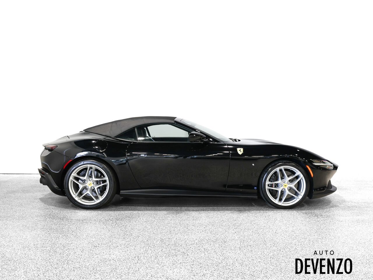 2025 Ferrari Roma Black Saint-Eustache - photo #2