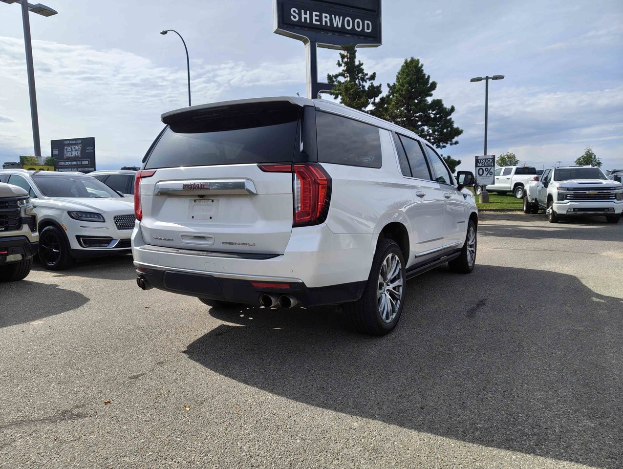 2023 GMC Yukon XL 4WD 4dr Denali White Sherwood Park - photo #5