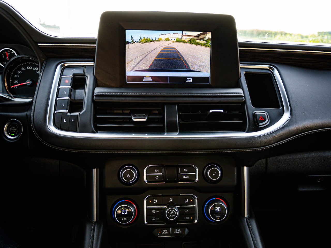 2023 Chevrolet Suburban 4WD 4dr LS White Sherwood Park - photo #25