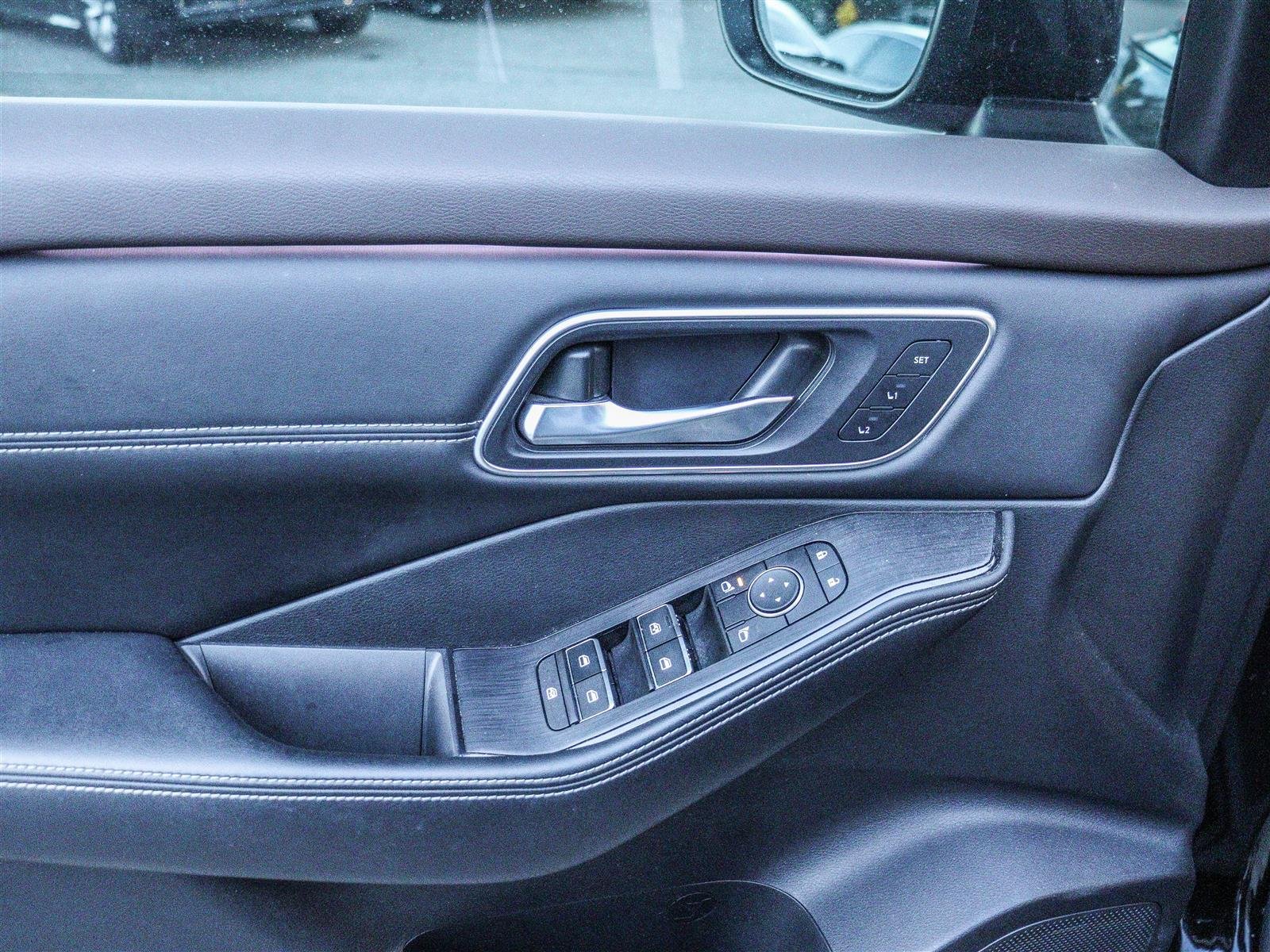 Nissan Rogue Platinum 2023 Black Ottawa & Gatineau - photo #8