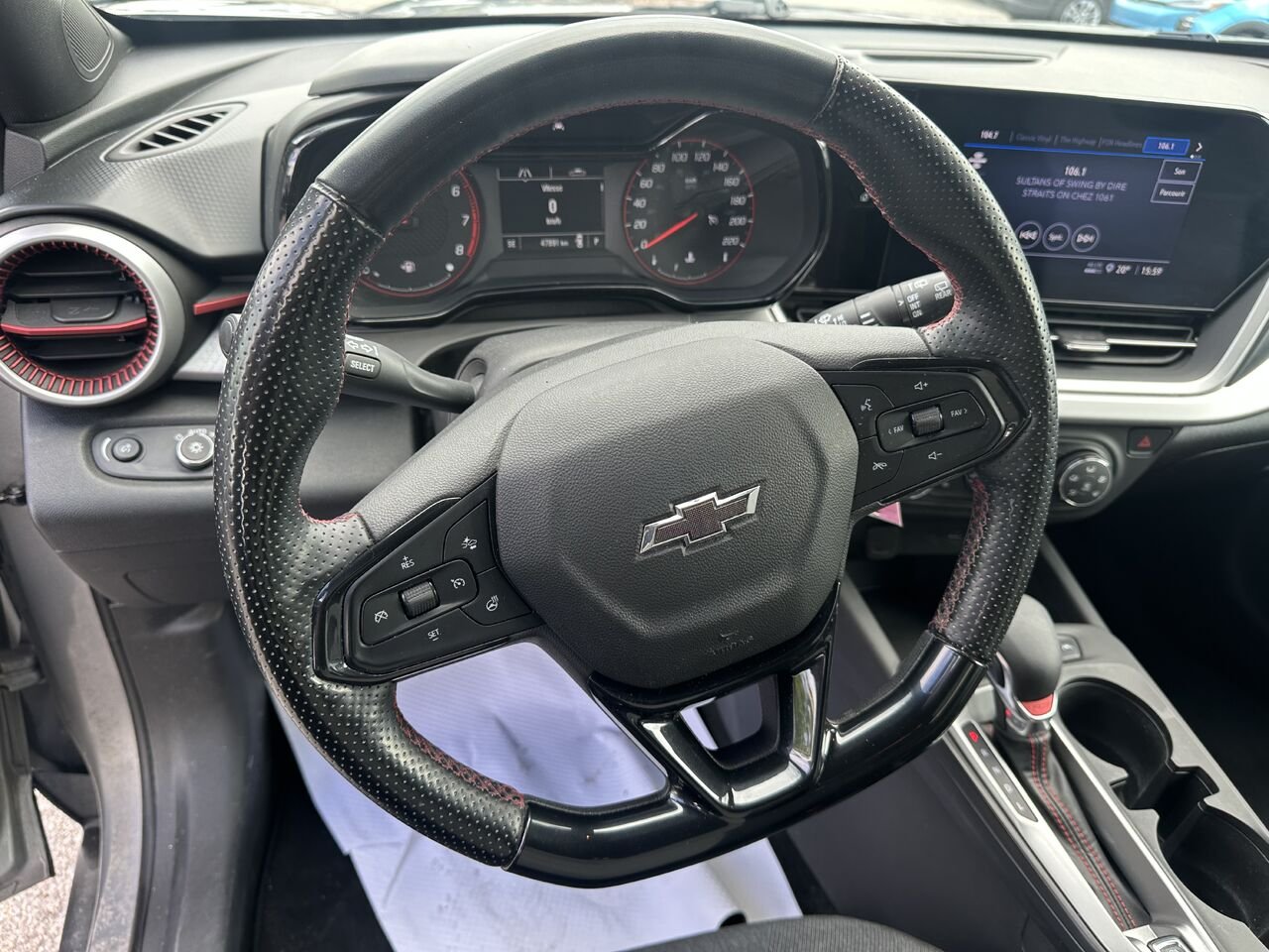 CHEVROLET TRAX 1RS 1RS 4 portes TA 2024 Gris Gatineau - photo #4