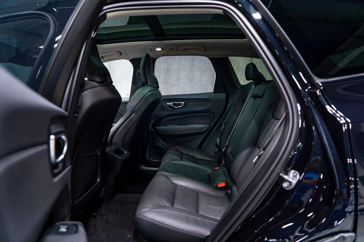 Volvo XC60 B5 PLUS DARK CLIMAT HARMAN KARDON 2025 Noir Montréal - photo #14