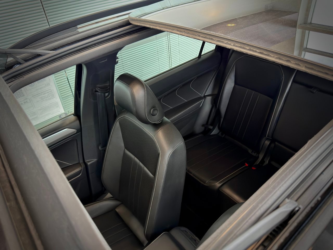 2022 Volkswagen Tiguan Black Notre-Dame-des-Prairies - photo #14