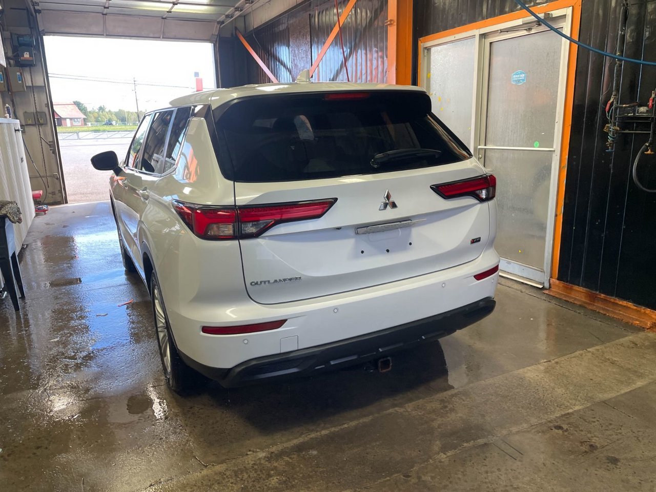 Mitsubishi Outlander ES AWD *7 PLACES* SIÈGES CHAUFF CARPLAY BLUETOOTH 2022 Blanc Saint-Jérôme - photo #4