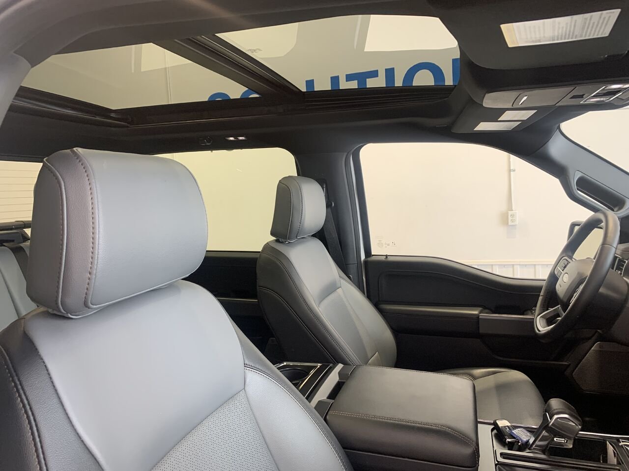 2025 Ford F-150 Lightning LIGHTNING LARIAT CREW CAB White Châteauguay - photo #10