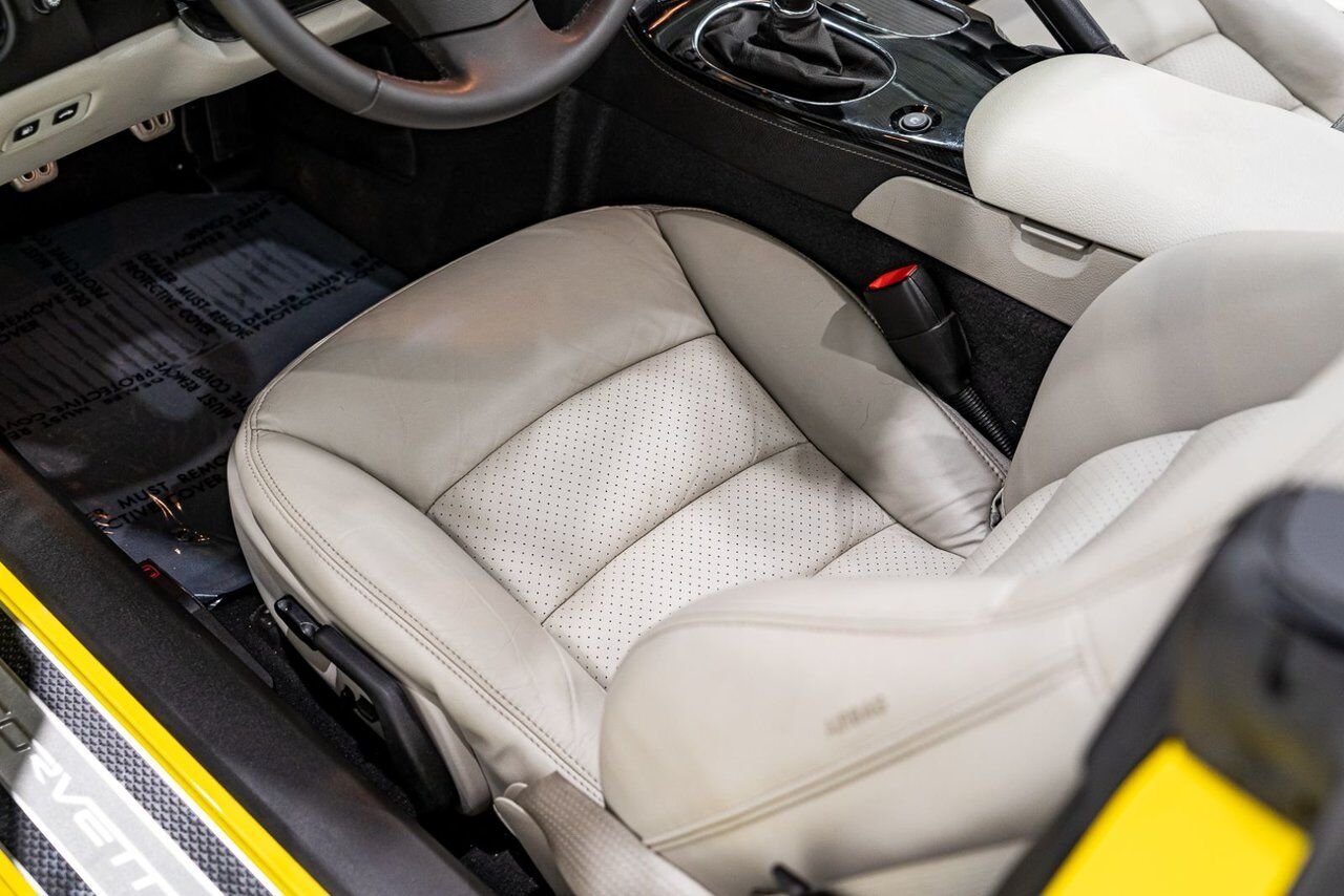 Chevrolet Corvette PRIX EN USD | With Only 900km (563mi) From New With Window Sticker 2008 Jaune Montréal - photo #58